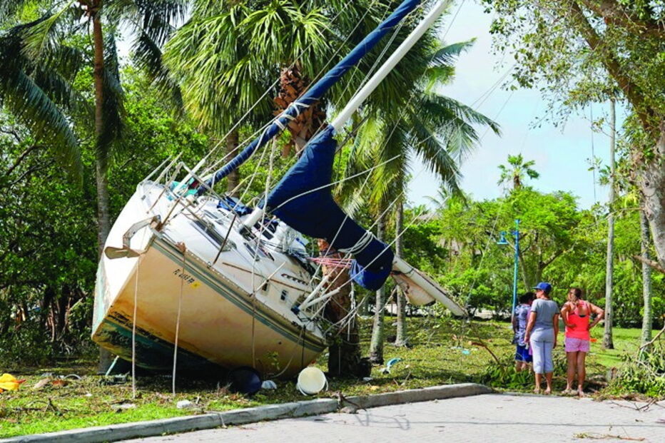 Em Miami, barcos foram atirados para terra 