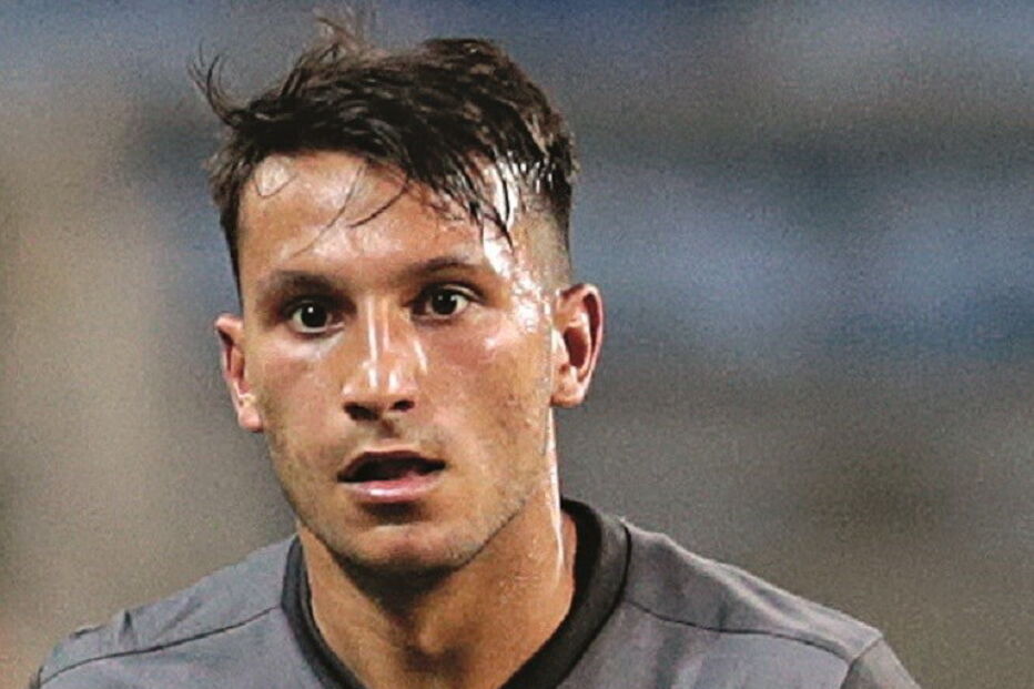 João Carvalho é médio e em 2016/17 jogou cedido ao V. Setúbal   