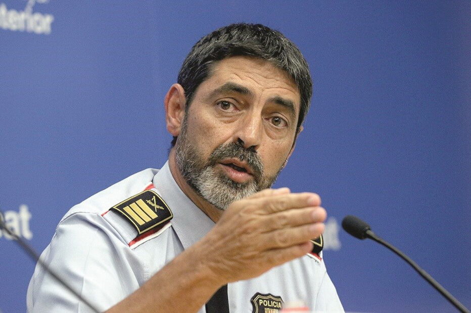 Josep Lluís Trapero, chefe da polícia catalã, tem ordem para deter autarcas