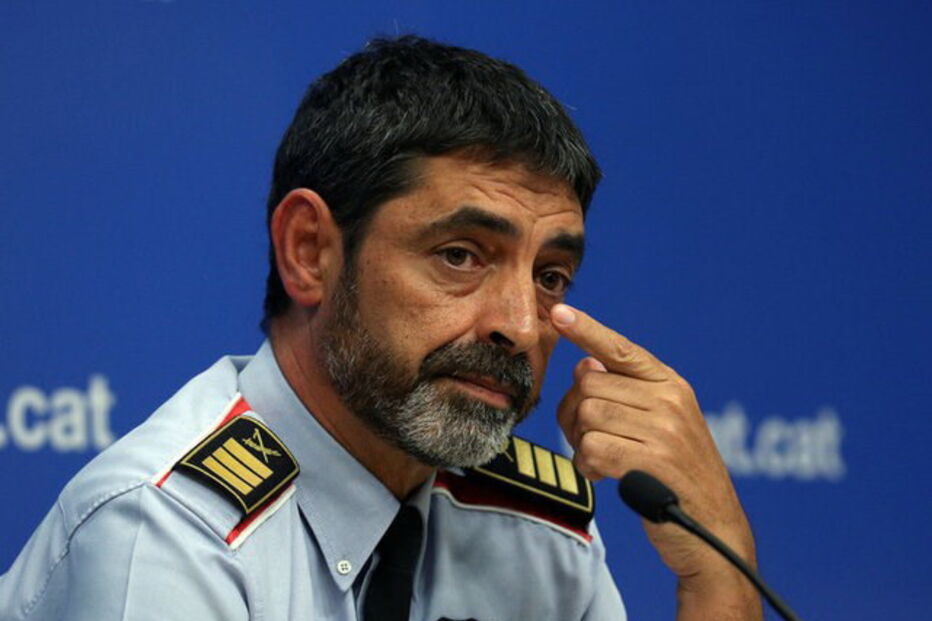 Josep Lluís Trapero, chefe da polícia catalã, tem ordem para deter autarcas