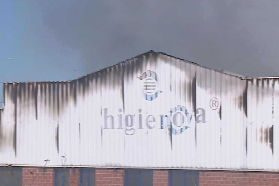 Incêndio consome fábrica de produtos de higiene em Valongo