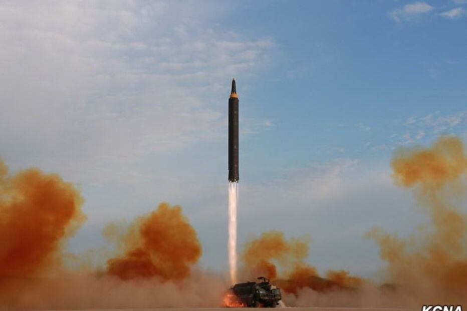 Agência de notícias da Coreia do Norte divulga imagens do míssil que sobrevoou o Japão