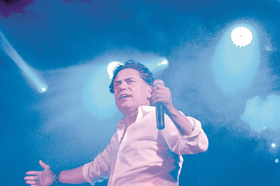 Luís Gomes liderou a Câmara de Vila Real de Santo António durante três mandatos. Durante esse período, ocupou os tempos livres a dar concertos de reggaeton pelo País 