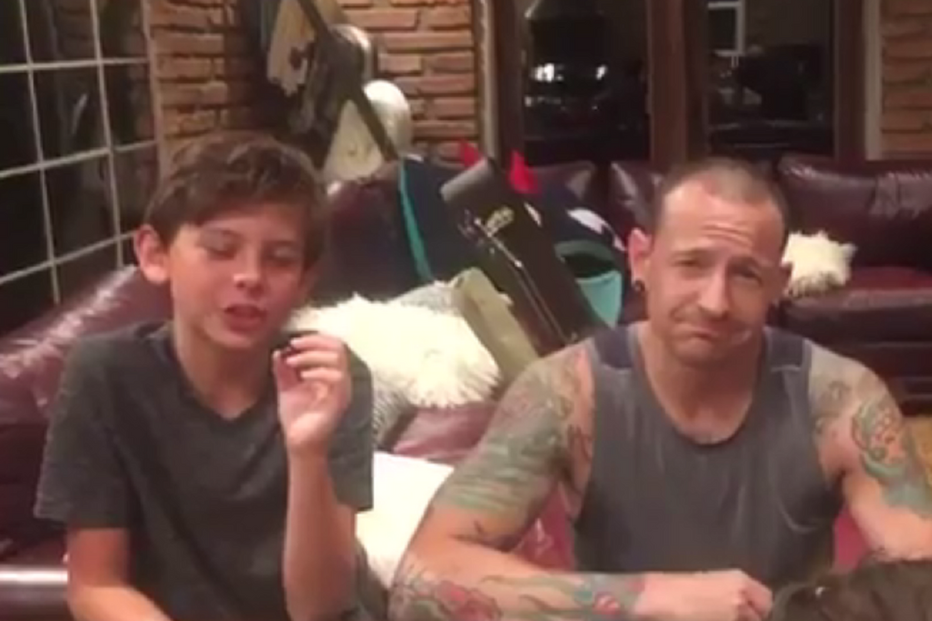 Vídeo de Chester Bennington mostra momentos felizes antes do suicídio