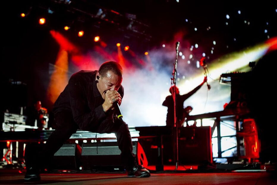 Vídeo de Chester Bennington mostra momentos felizes antes do suicídio