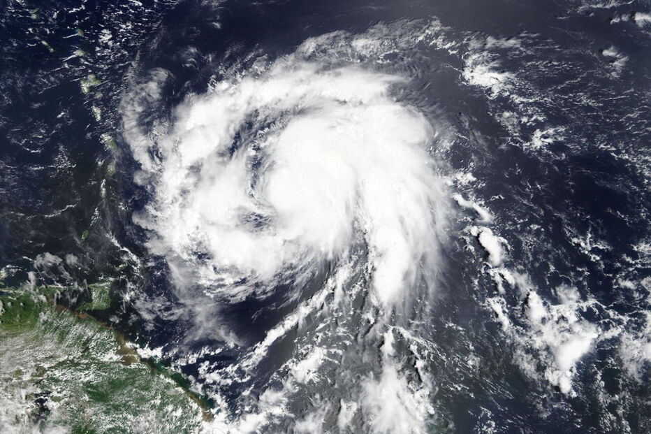 Furacão Maria aproxima-se das ilhas Virgem Americanas, onde forças armadas tomam posição