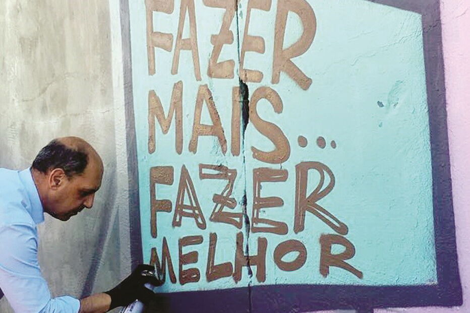 Manuel Pizarro (PS) exibiu dotes de graffiter e escreveu em mural no Porto   