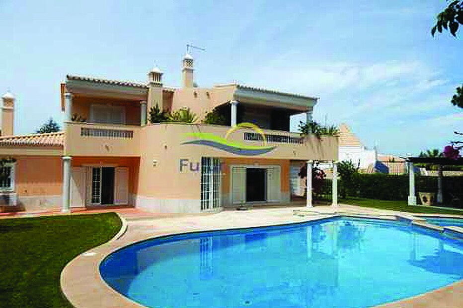 Casa de Tony Carreira à venda por 1,1 milhões de euros