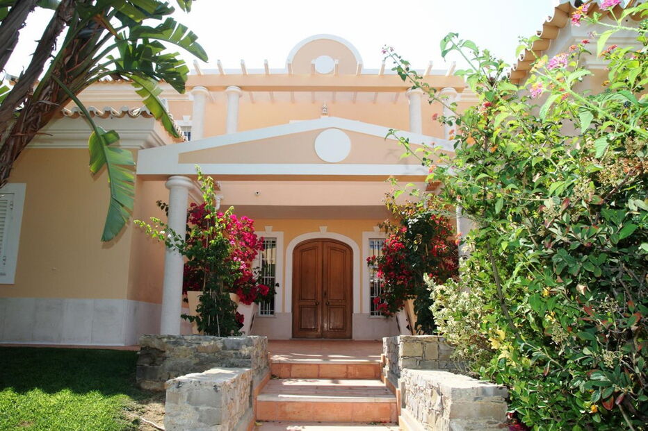 Casa de Tony Carreira à venda por 1,1 milhões de euros