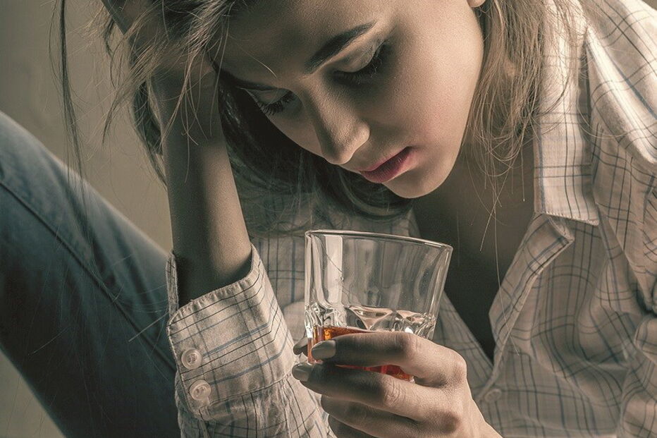 Mulheres com idades entre os 45 e os 54 anos consomem mais álcool 