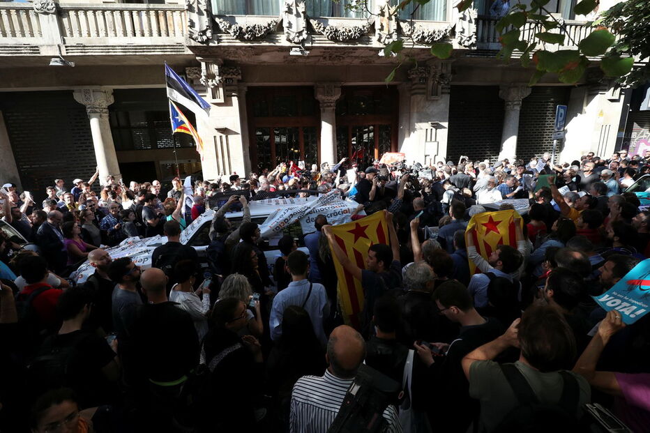 Milhares saíram à rua em Barcelona para protestar contra detenções ligadas ao referendo independentista