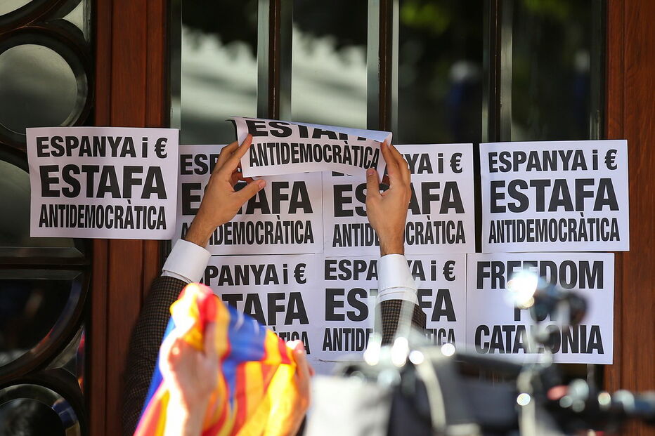 Milhares saíram à rua em Barcelona para protestar contra detenções ligadas ao referendo independentista