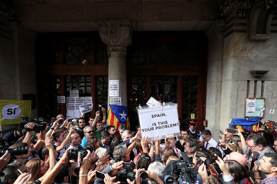 Milhares saíram à rua em Barcelona para protestar contra detenções ligadas ao referendo independentista