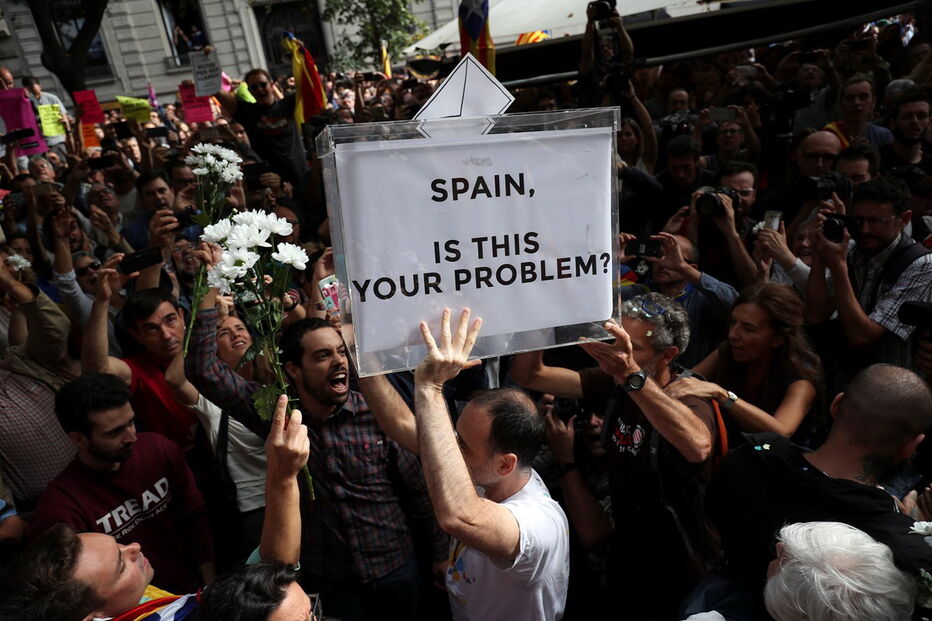 Milhares saíram à rua em Barcelona para protestar contra detenções ligadas ao referendo independentista