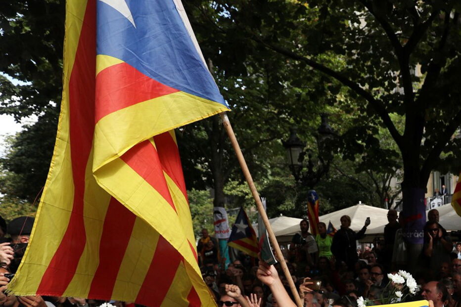 Milhares saíram à rua em Barcelona para protestar contra detenções ligadas ao referendo independentista
