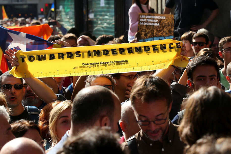 Milhares saíram à rua em Barcelona para protestar contra detenções ligadas ao referendo independentista