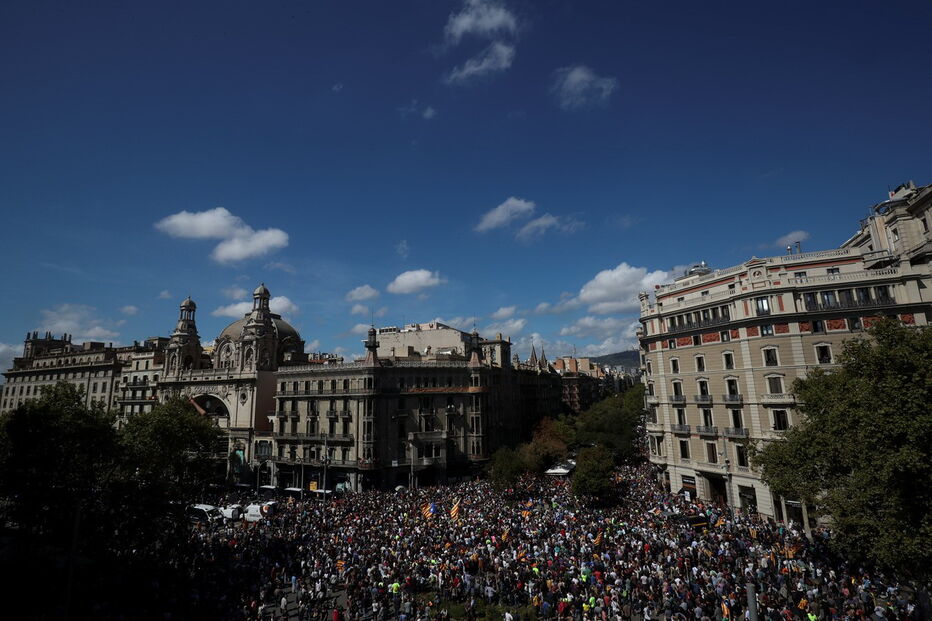 Milhares saíram à rua em Barcelona para protestar contra detenções ligadas ao referendo independentista