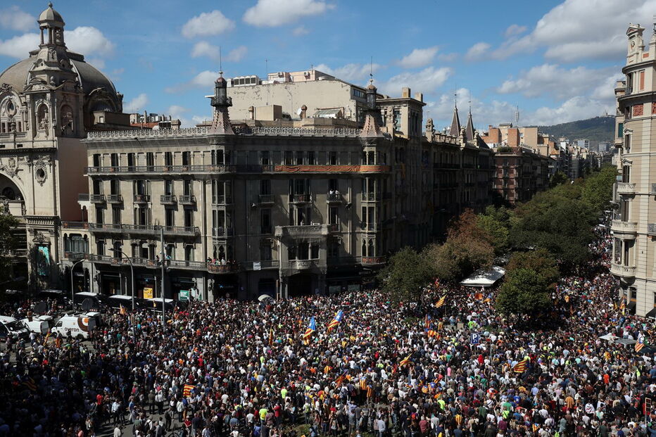Milhares saíram à rua em Barcelona para protestar contra detenções ligadas ao referendo independentista