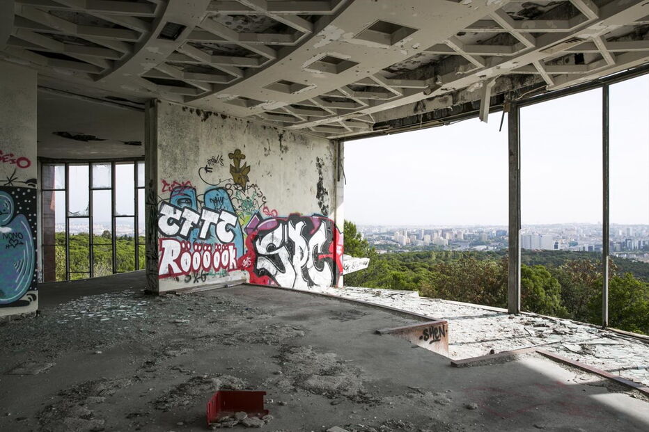 O antigo restaurante panorâmico de Monsanto, antes da intervenção que transformou em Miradouro