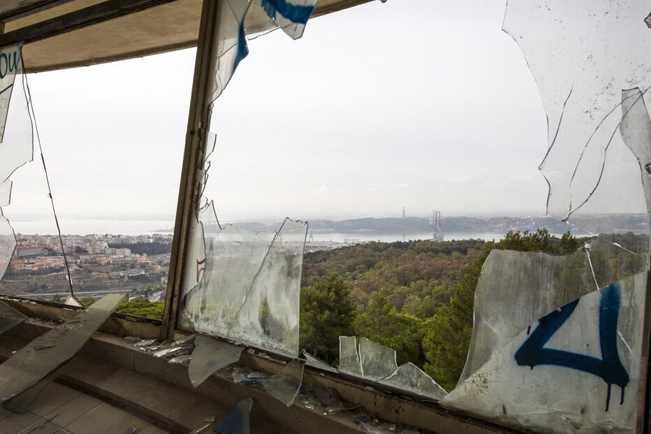 O antigo restaurante panorâmico de Monsanto, antes da intervenção que transformou em Miradouro