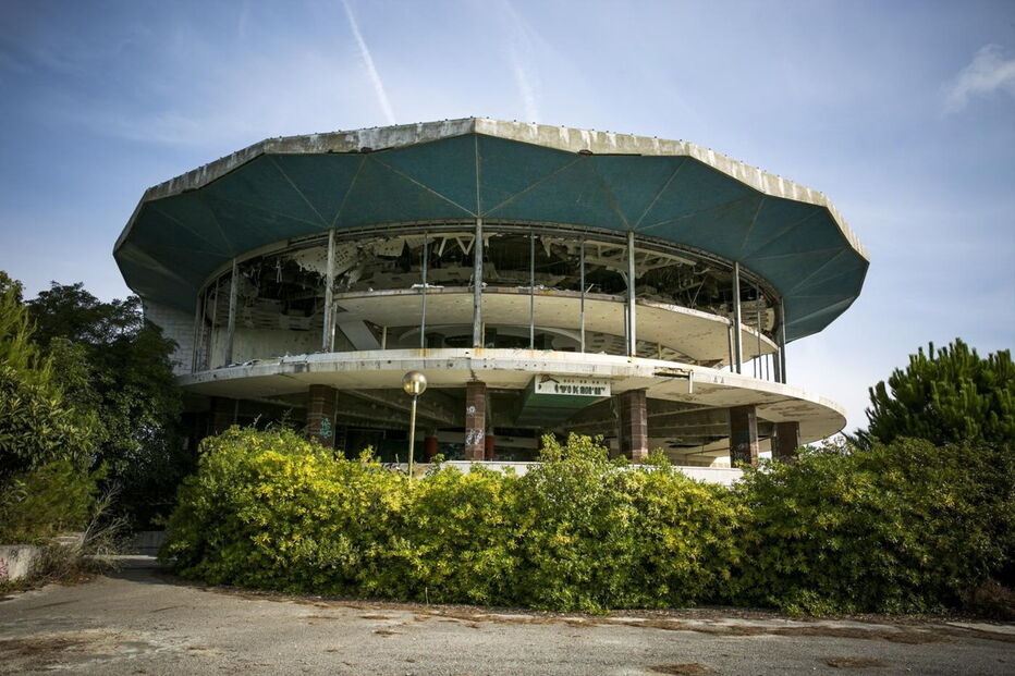 O antigo restaurante panorâmico de Monsanto, antes da intervenção que transformou em Miradouro