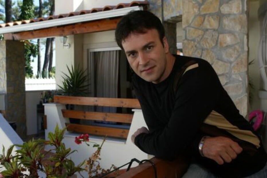 Conheça a casa de Tony Carreira na Charneca de Caparica