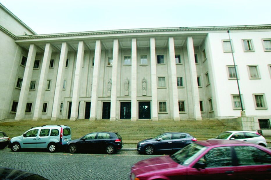 Mandado de detenção europeu emitido pelas autoridades francesas  com vista à extradição do advogado vai ser avaliado por juiz do Tribunal da Relação do Porto