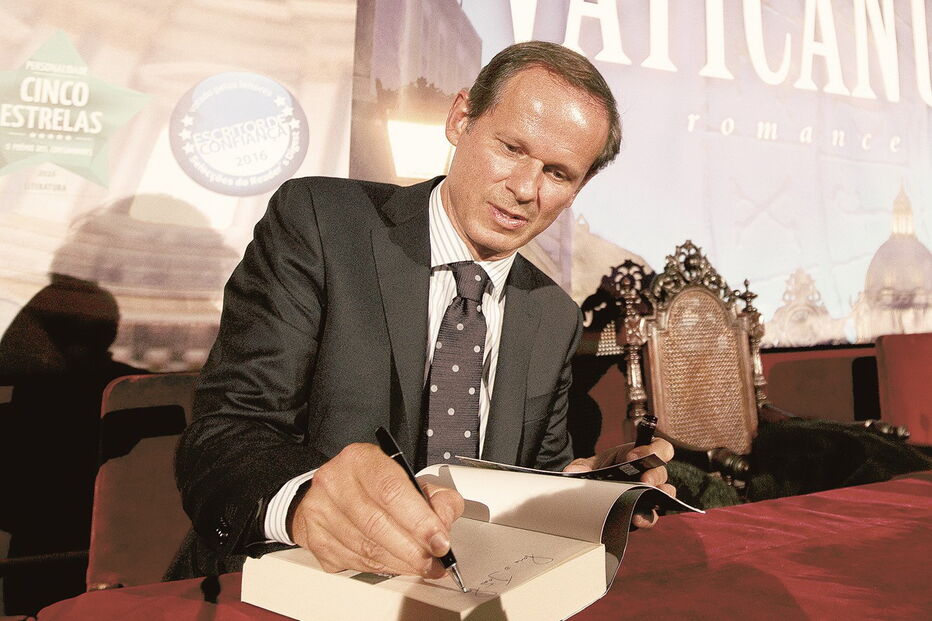 ‘O Reino do Meio’, o mais recente romance de José Rodrigues dos Santos,  é hoje colocado à venda. Primeira edição conta com 30 mil exemplares