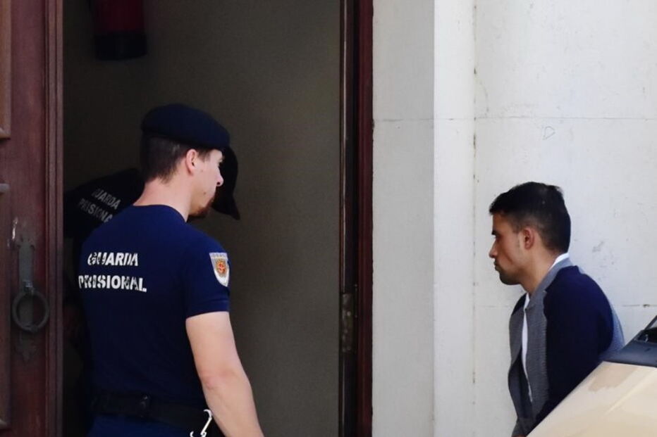 Os arguidos nepaleses numa das sessões do julgamento, no Tribunal de Santarém