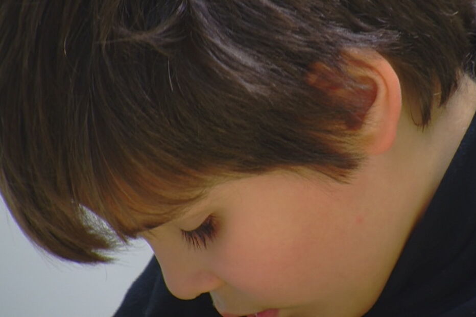 Diogo nasceu com doença rara que o está a cegar