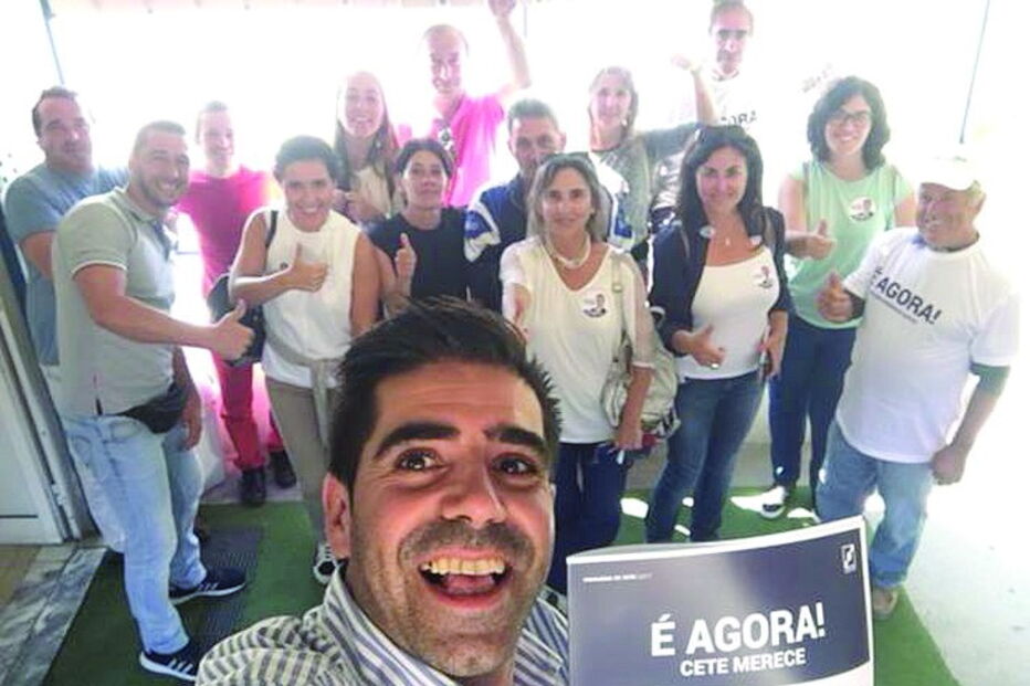Orlando Rocha é um dos candidatos mais ativos nas redes sociais, onde todos os dias coloca selfies tiradas em ações de campanha. O candidato corre pelo CDS em Cete, Paredes