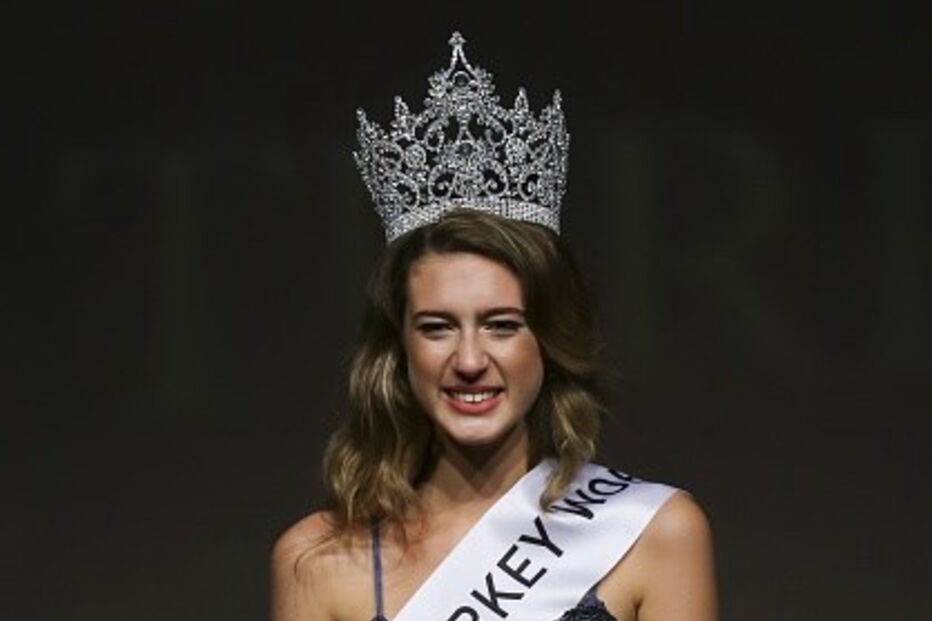 Miss Turquia, Itir Esen, Estado, Asli Sümen, Recep Tayyip Erdogan, Turquia, Miss Mundo, China, Merve Büyüksaraç, política, golpe de estado
