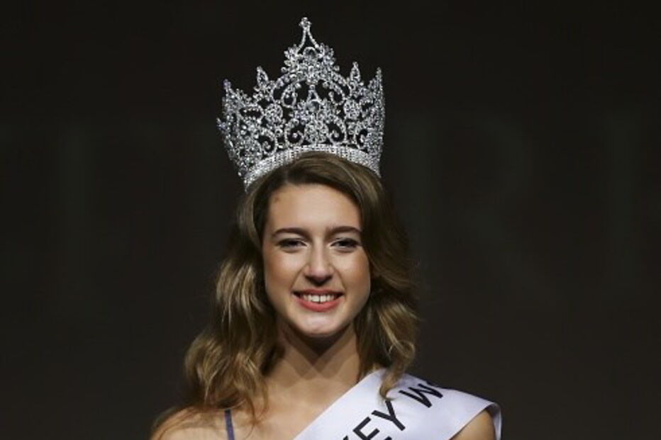 Miss Turquia, Itir Esen, Estado, Asli Sümen, Recep Tayyip Erdogan, Turquia, Miss Mundo, China, Merve Büyüksaraç, política, golpe de estado