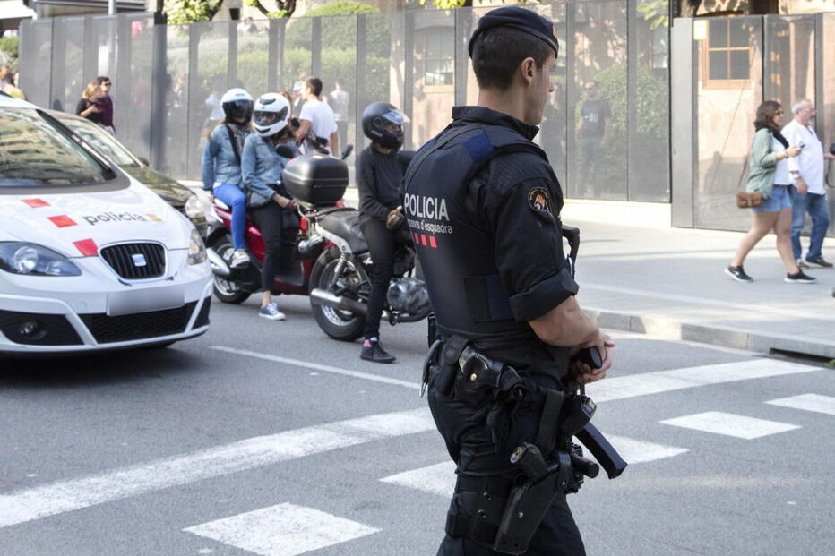 Agentes dos Mossos d'Esquadra, a polícia da Catalunha