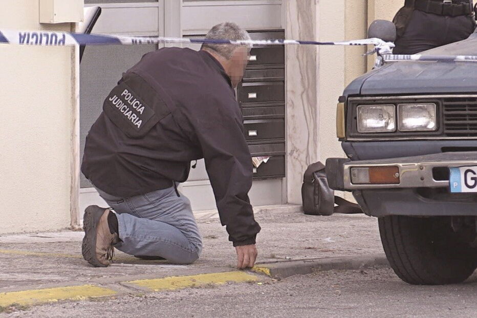 Criança de sete anos morre ao cair de 3.º andar