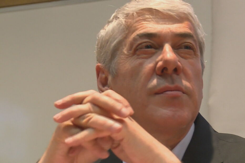 Sócrates tenta calar CM