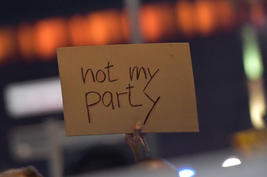 Em Berlim, centenas de pessoas protestaram contra a extrema-direita