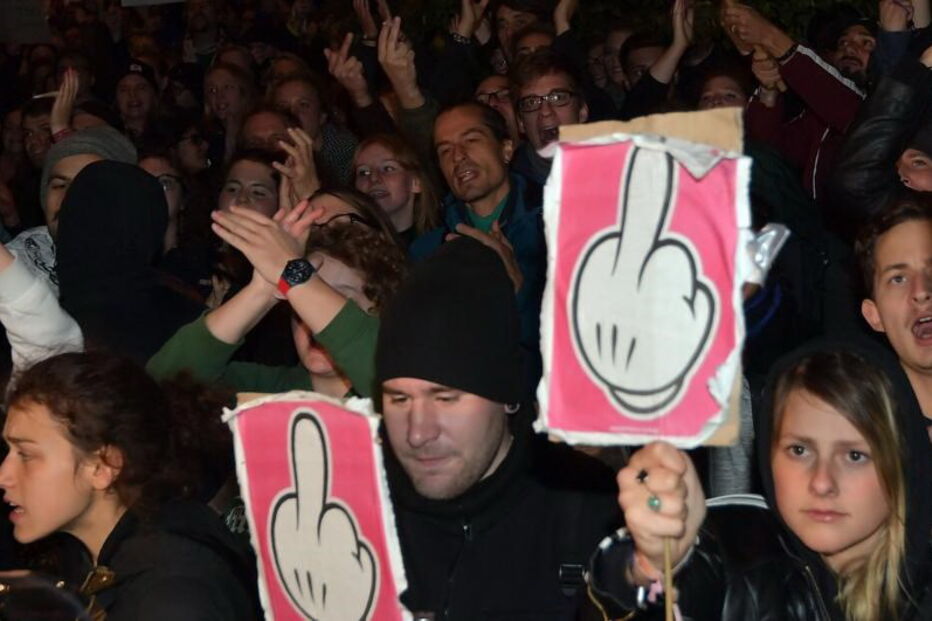 Em Berlim, centenas de pessoas protestaram contra a extrema-direita