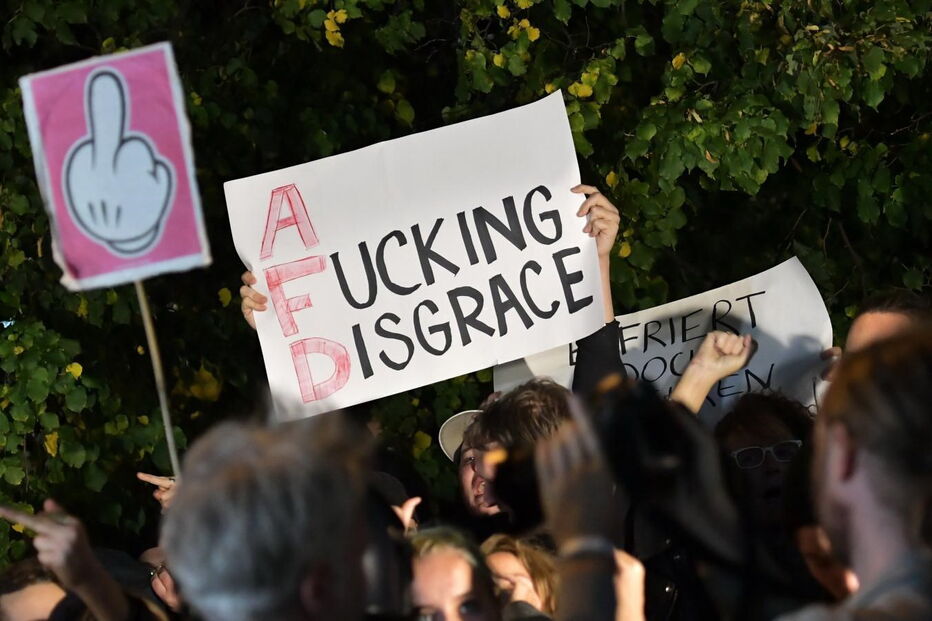 Em Berlim, centenas de pessoas protestaram contra a extrema-direita