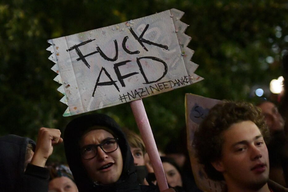 Em Berlim, centenas de pessoas protestaram contra a extrema-direita