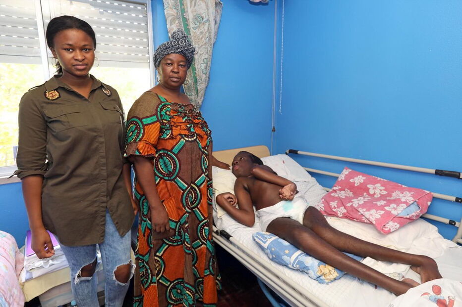 Mãe e filho com deficiência em risco de serem despejados