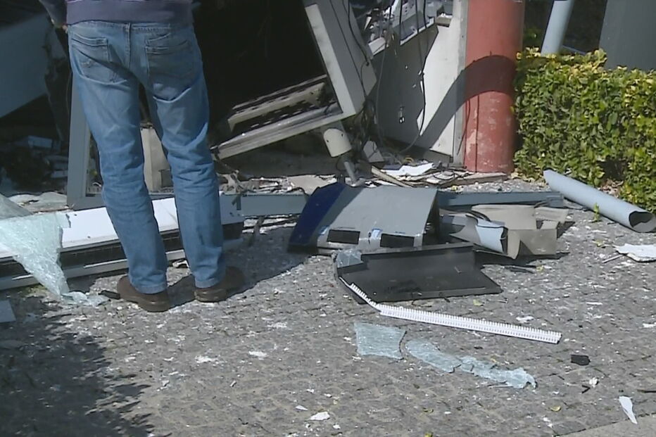 Gang assalta multibanco e danifica edifícios na Maia