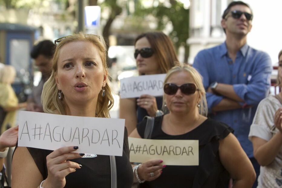 Professores contestam concurso de colocação