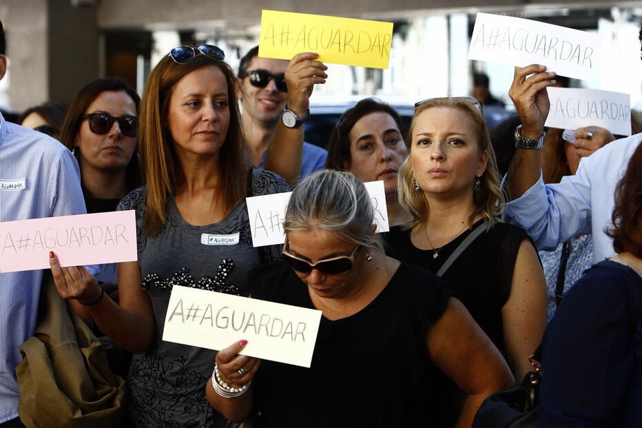 Professores contestam concurso de colocação