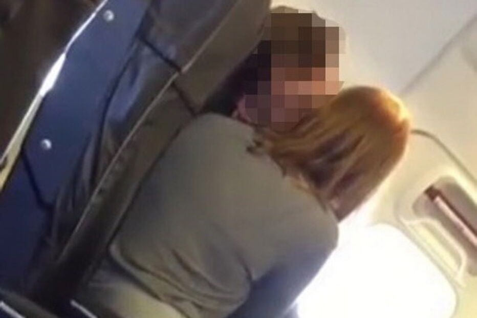 Casal apanhado em atos sexuais num voo da Ryanair