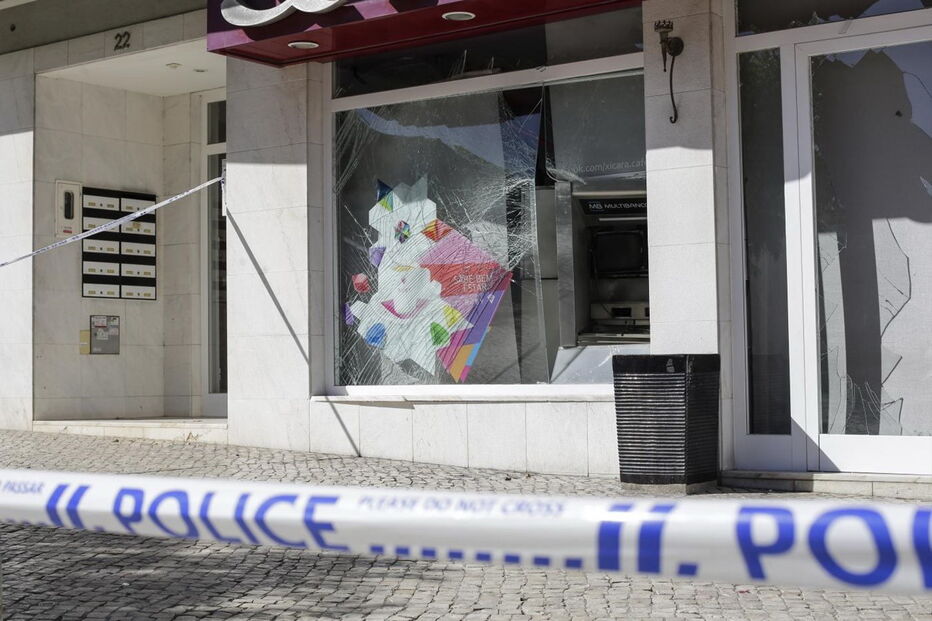 Multibanco assaltado em Almada