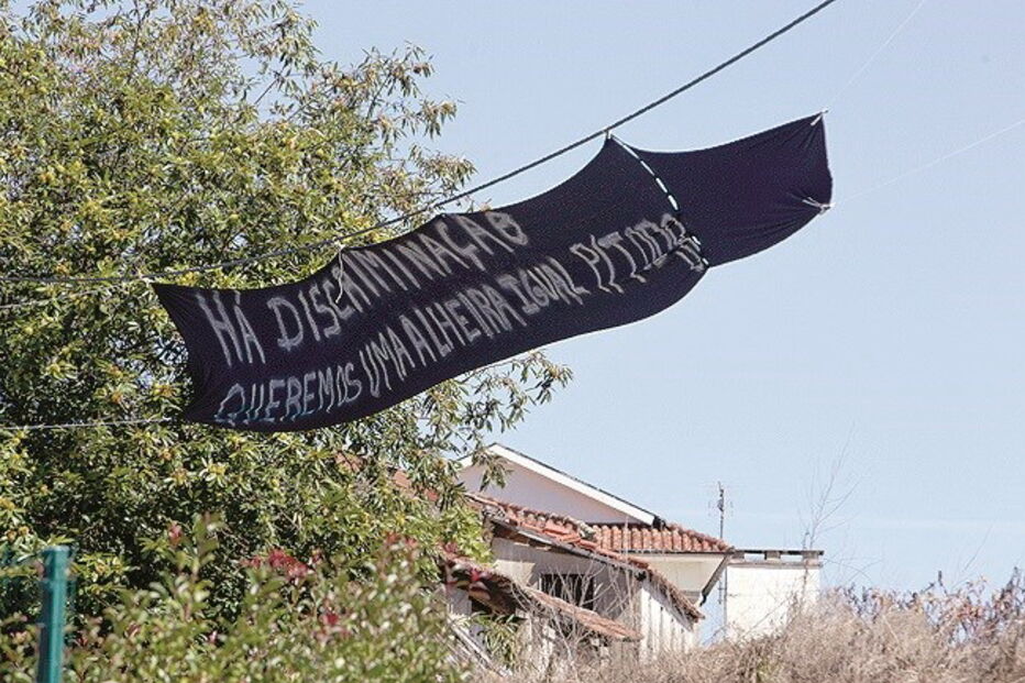 Faixa encontrada em Alheira durante campanha eleitoral