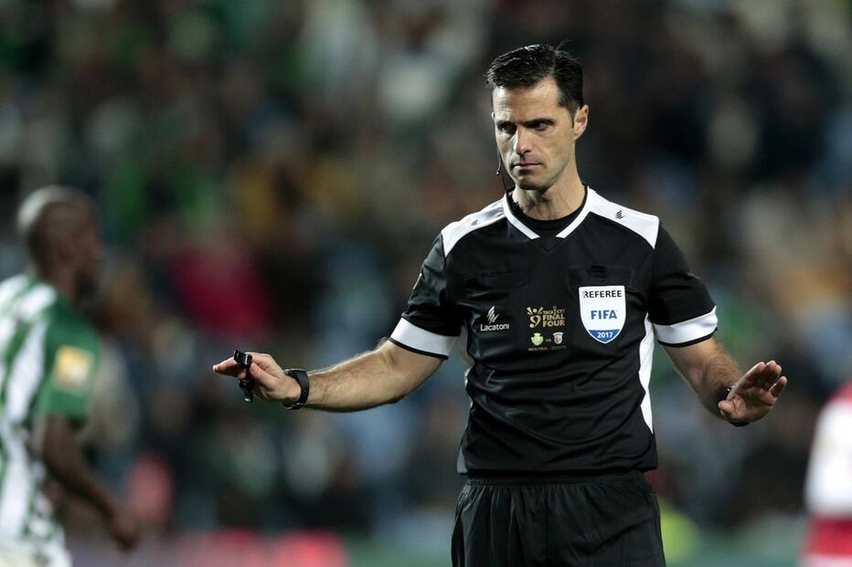 Carlos Xistra, árbitro de futebol