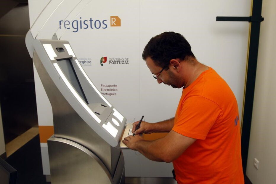 Segurança Social, Ministério da Justiça, Instituto de Registos e Notariado, IRN, questões sociais, política