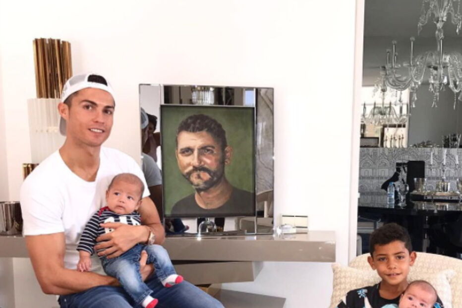 Cristiano Ronaldo recorda aniversário do pai em fotografia com Cristianinho, Mateo e Eva